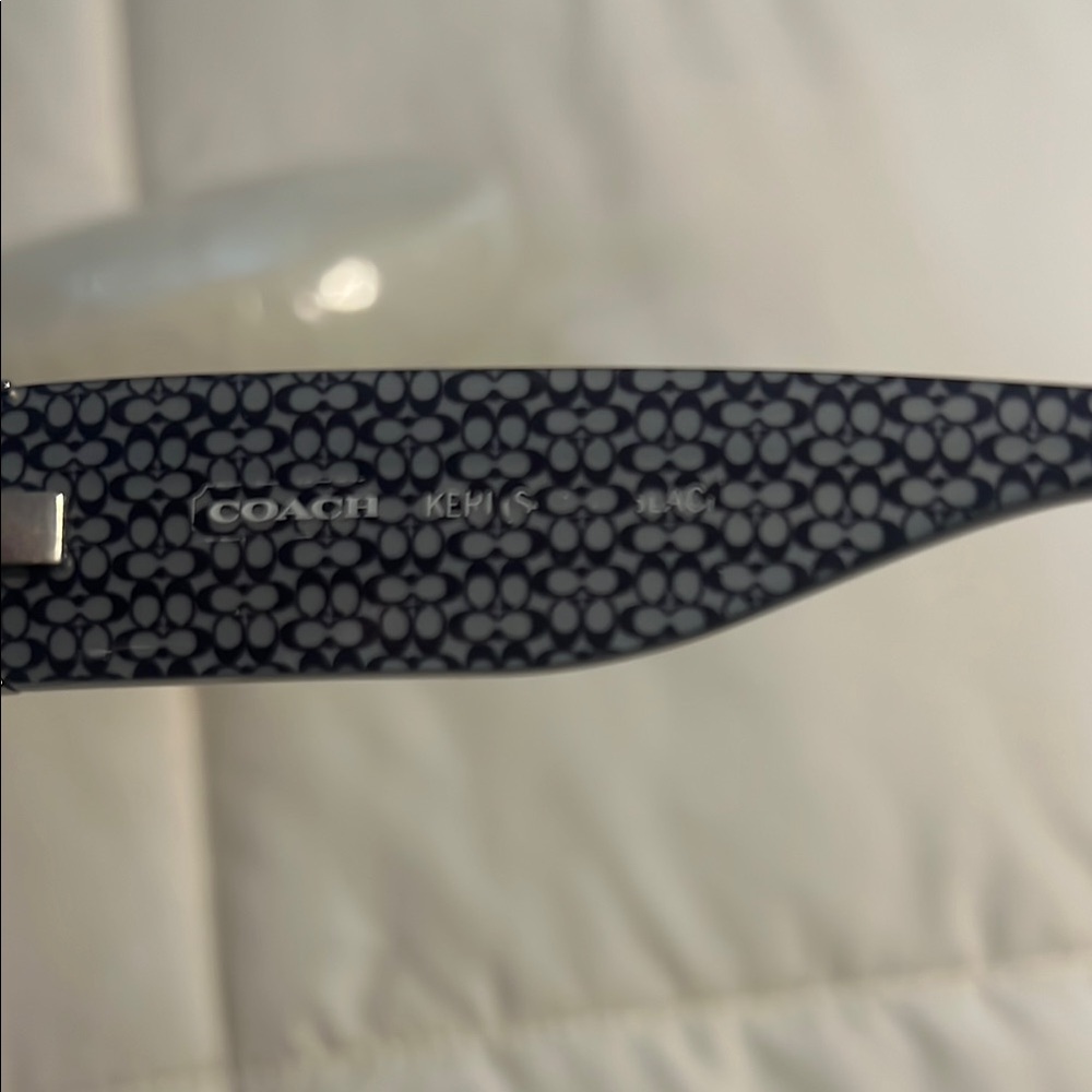 Coach Black Sunglasses with White Case - Picture 4 of 10